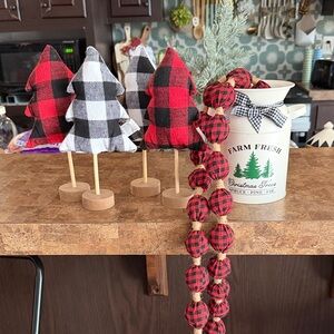Plaid Holiday Tree Set with Garland